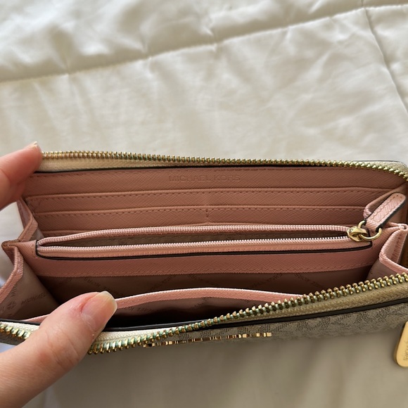 Michael Kors Pattern Wallet - Picture 10 of 11